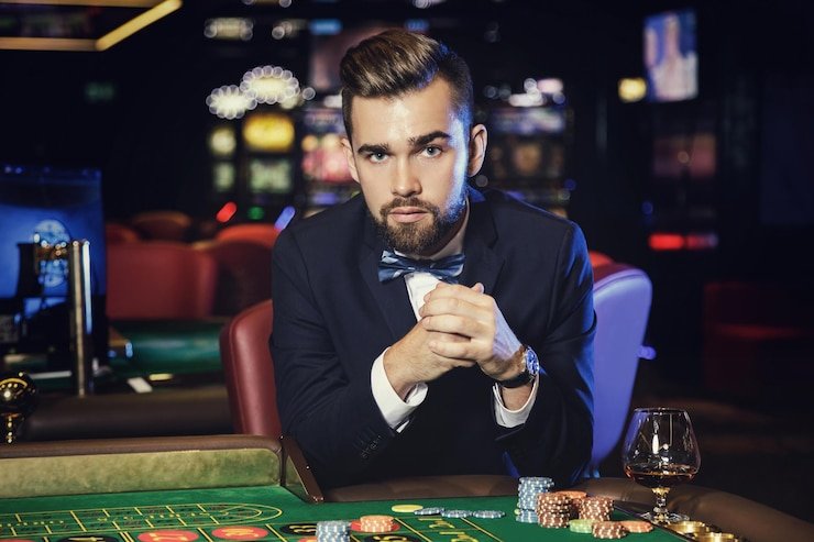 Layar permainan VIP Roulette di hokipalace dengan dealer langsung dan roda roulette